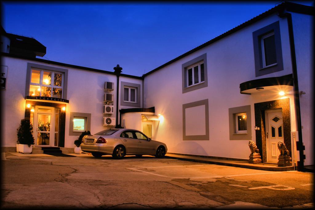 Hotel Vila Tina Загреб Екстер'єр фото