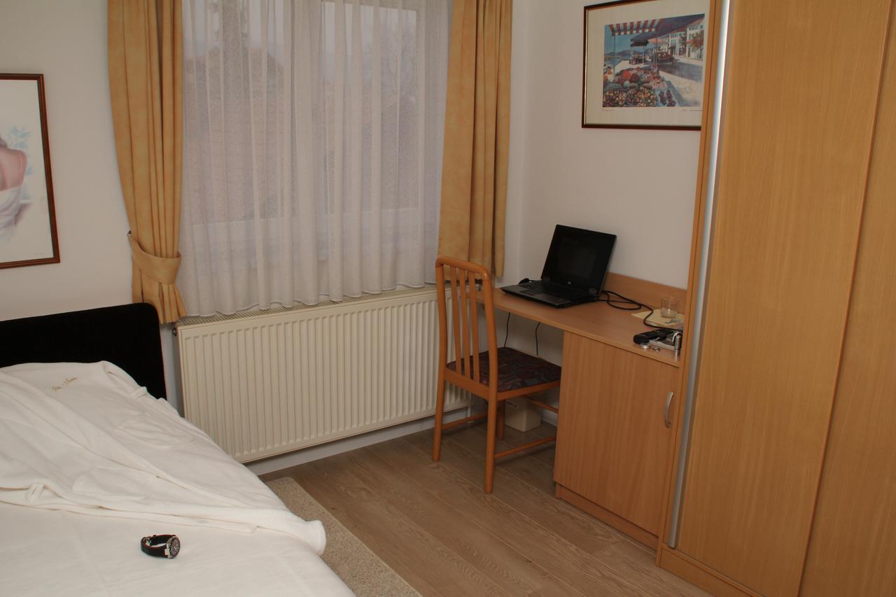 Hotel Vila Tina Загреб Екстер'єр фото