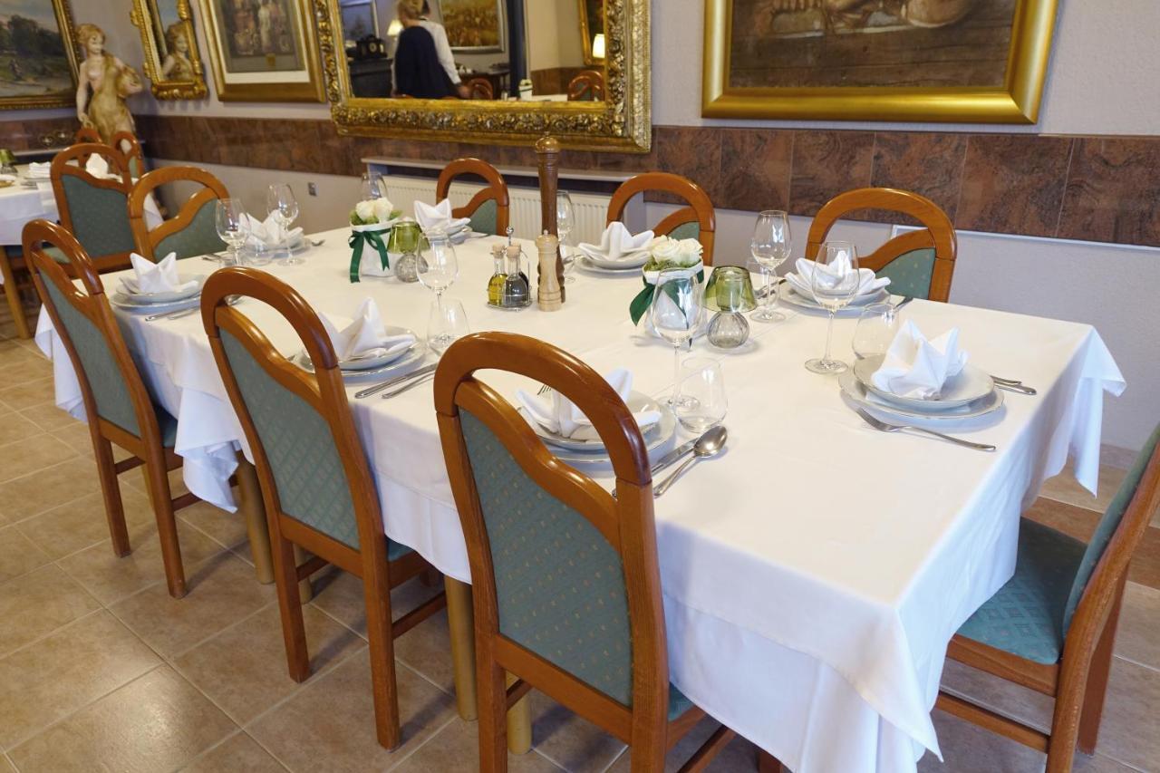 Hotel Vila Tina Загреб Екстер'єр фото